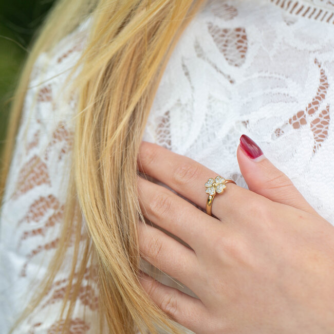 Gouden klaver ring met glitter zirkonia