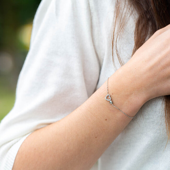 Fijne zilver armband met dubbel hartje glitters