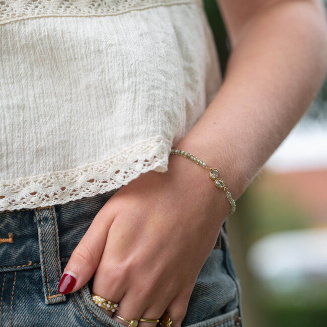 Subtiele sparkle fijn armbandje met groen grijze steentjes