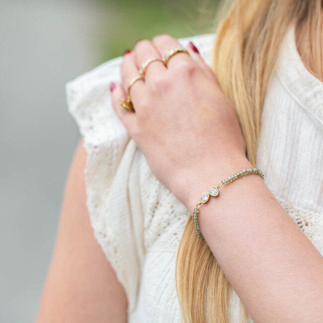 Subtiele sparkle fijn armbandje met groen grijze steentjes