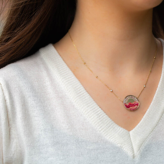 Goud ketting met ondergaande zon