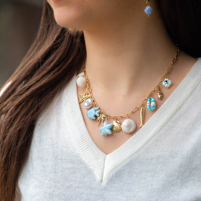 Beadle Strand bedel ketting met blauw witte schelpen en zee bedels