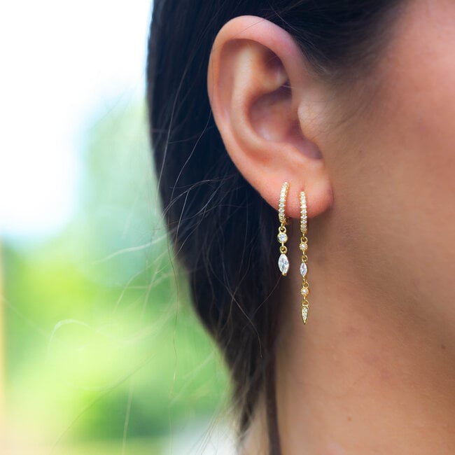 KARMA Luxe goldplated lange oorbellen met fonkelende zirconia steentjes