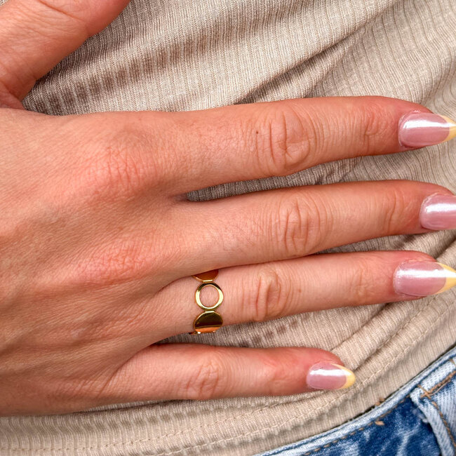 ZAG  Bijoux Gouden stainless steel tijdloze ring met cirkels