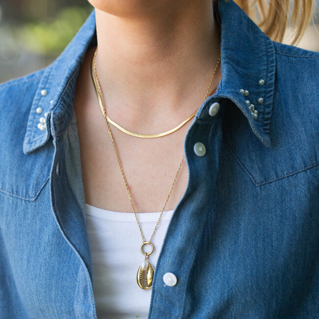 Ikita  Lange ketting met schelp, en pareltje