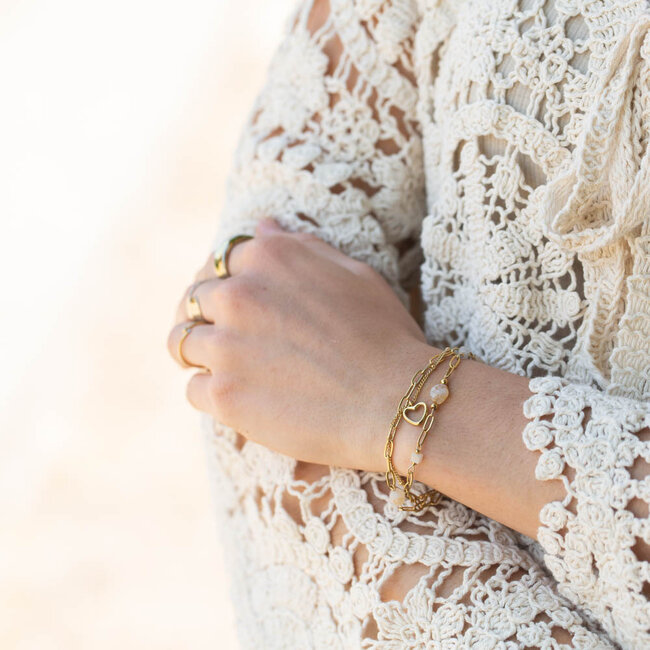 Beadle Dubbele goudkleurige armband met hartje en natuursteentjes