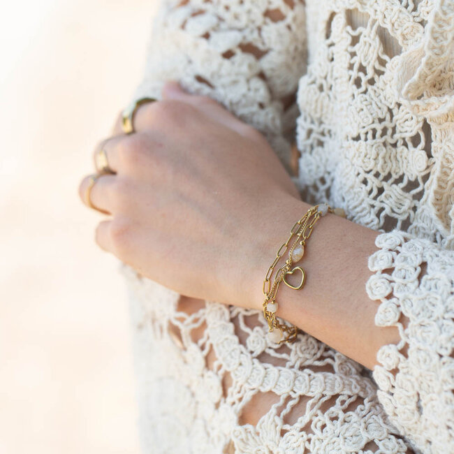 Beadle Dubbele goudkleurige armband met hartje en natuursteentjes