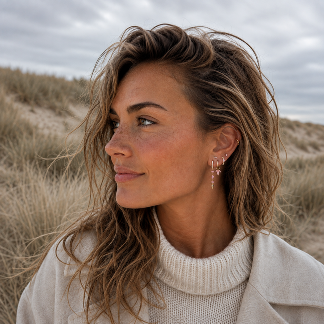 KARMA Luxe goldplated oorbellen met fonkelende zirconia steentjes in roze en opaalwit