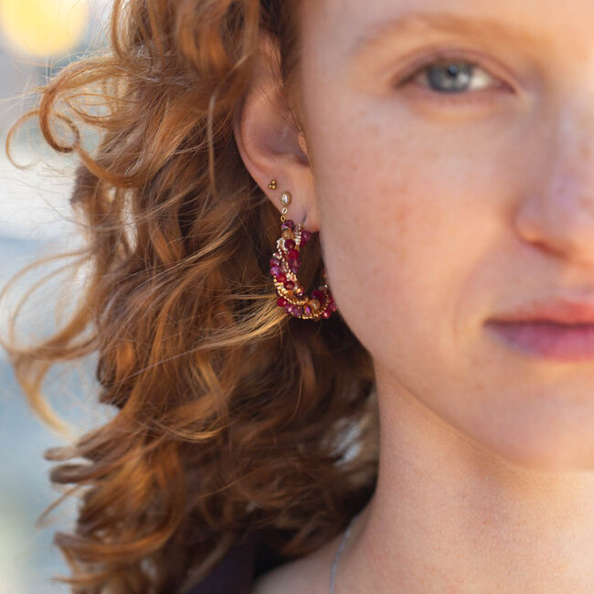 Biba Prachtige oorbellen in warme roze en fuchsia tinten met kleine steentjes