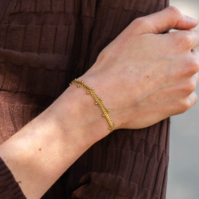 Day & Eve  Day&Eve goudkleurige platte schakelarband met bolletjes