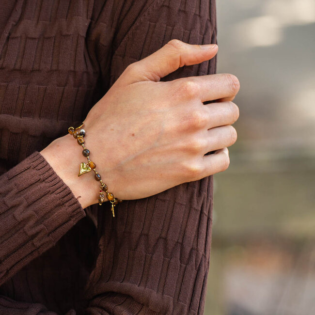 Goudkleurige Tijgeroog Armband met hart bedel