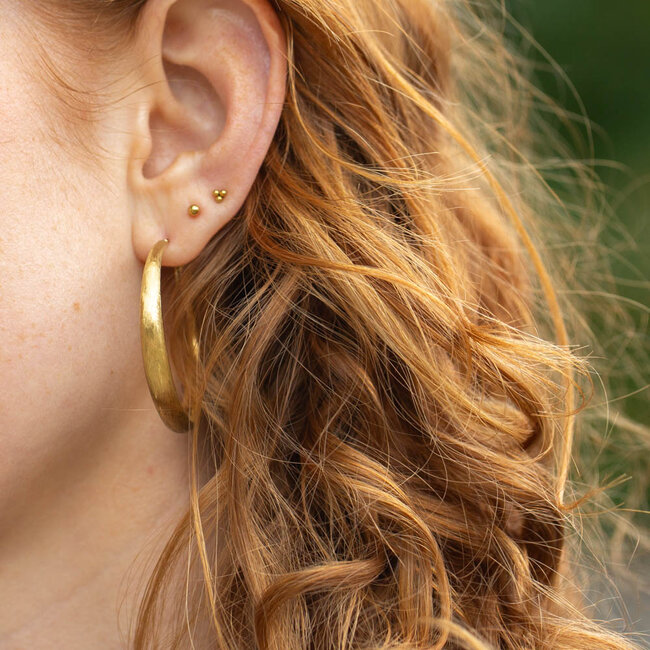Goudkleurige matte creool oorbellen Day&Eve