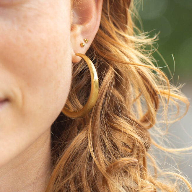Goudkleurige matte creool oorbellen Day&Eve