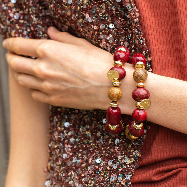 Biba grote ronde rode en bruine kralenarmband