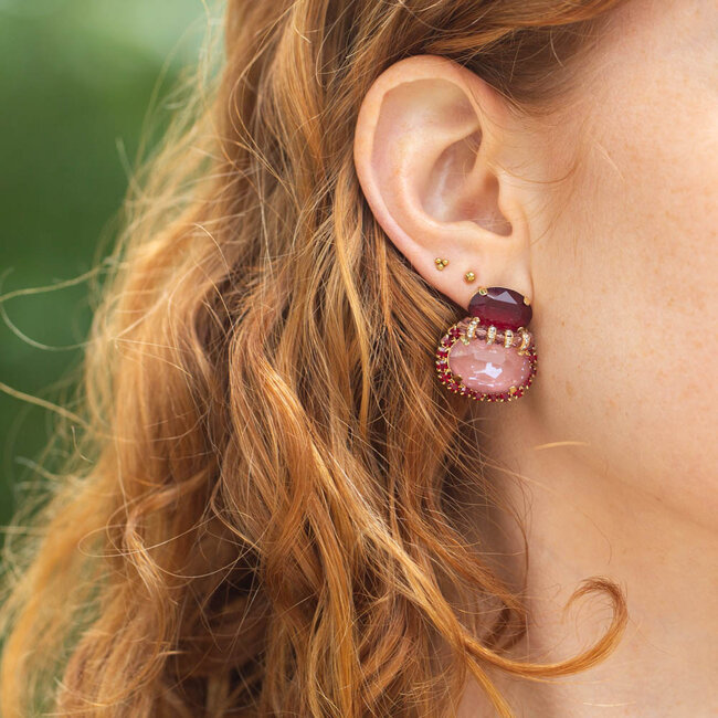 Biba Oorbellen met oosters inspired tintje in rood en roze crystal