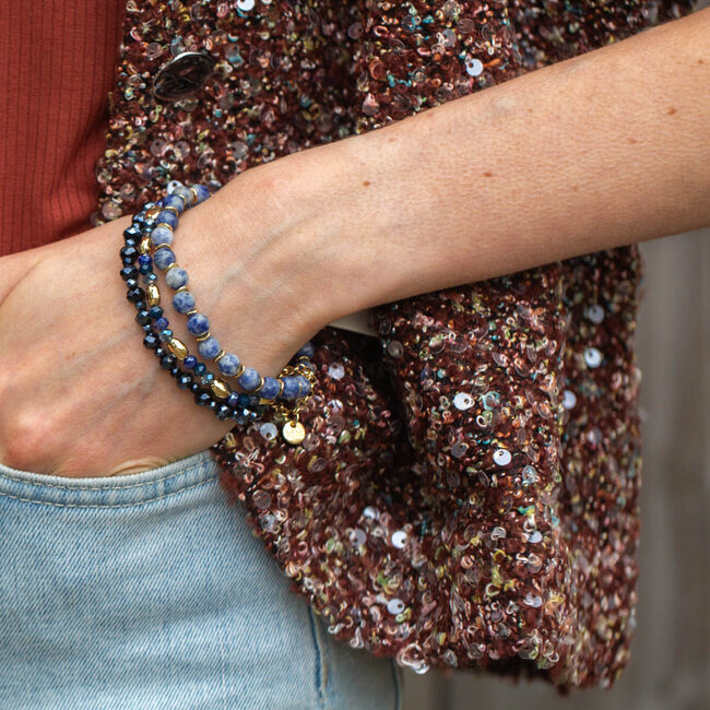 Driedubbele armband met blauwe en goud kralen