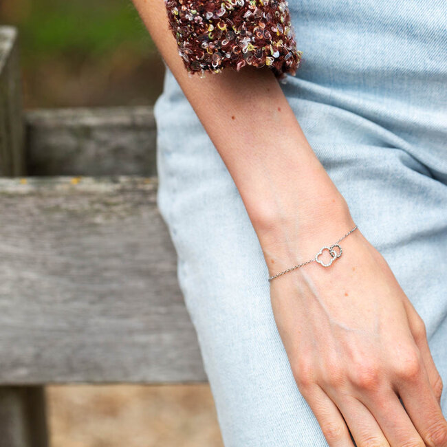 Zilver armband met glitter strass klaver