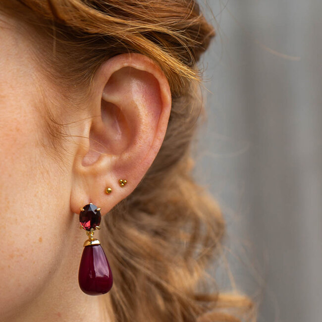 Biba Oorbellen met bordeaux crystal steen en druppel