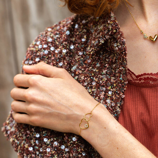 Fijne gouden armband met dubbel hartje glitters