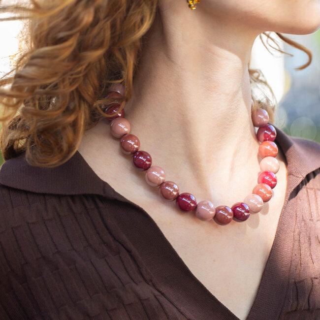 Biba Ketting met warme rood en terra kralen