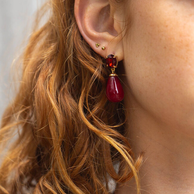 Biba Oorbellen met diep rood bordeaux druppel