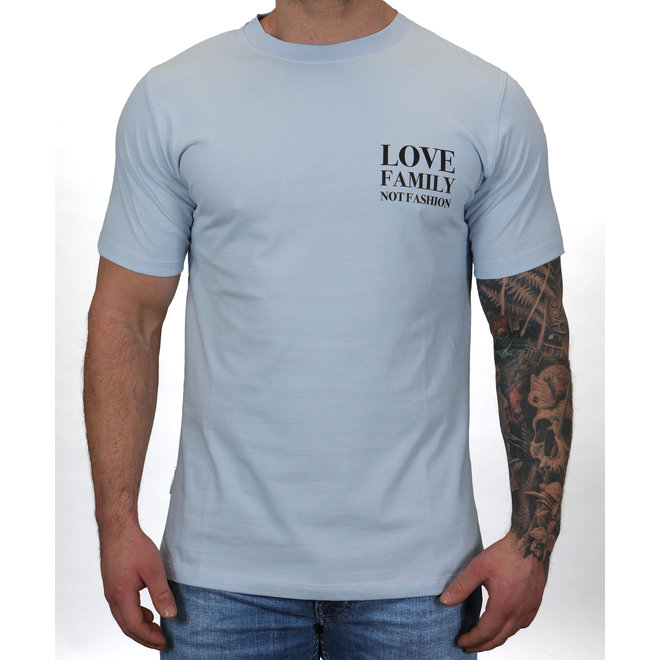 Love Family, Not Fashion | T-shirt Light Blue | Family First