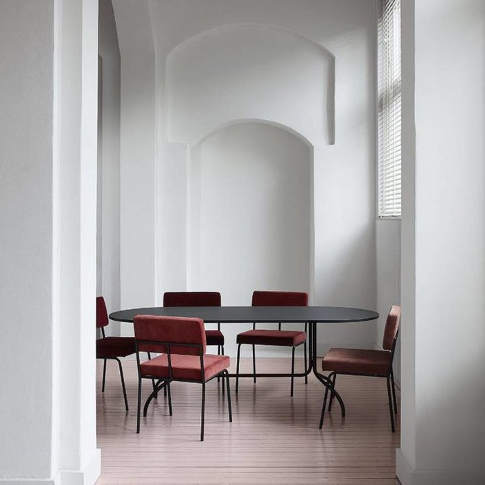 Fest Amsterdam Friday 210cm ovale table