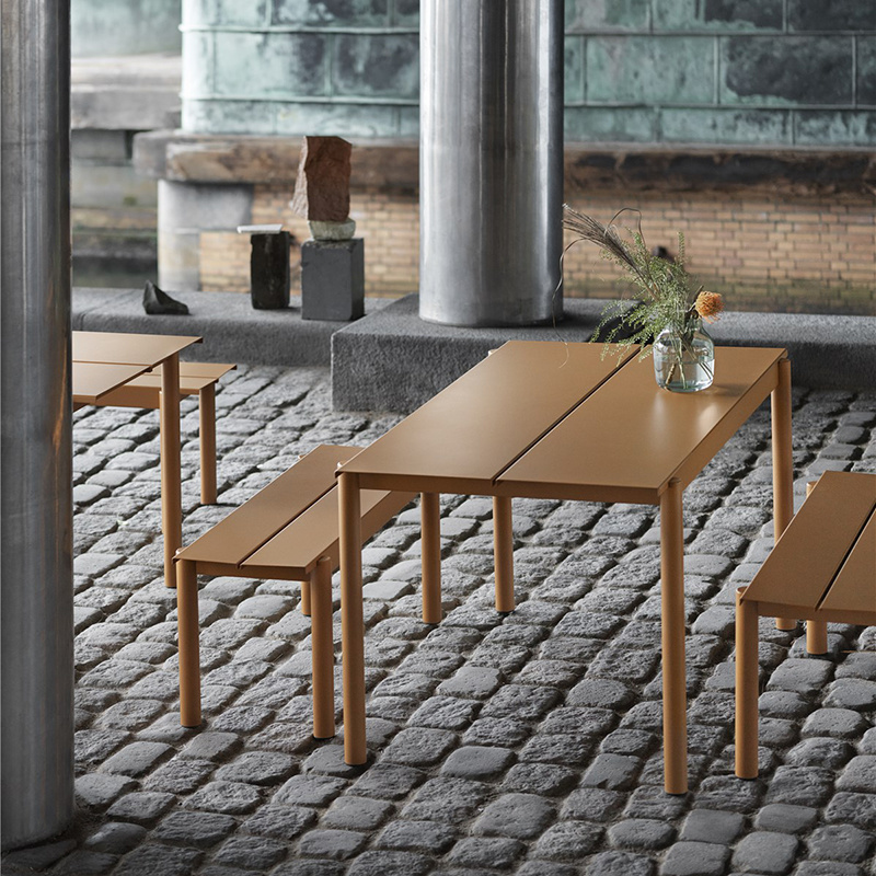 Muuto le set Linear avec table 200x80 + 2 banques 170x34