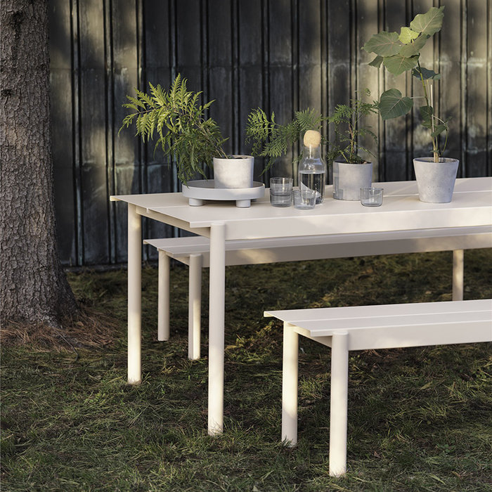 Muuto le set Linear avec table 200x80 + 2 banques 170x34