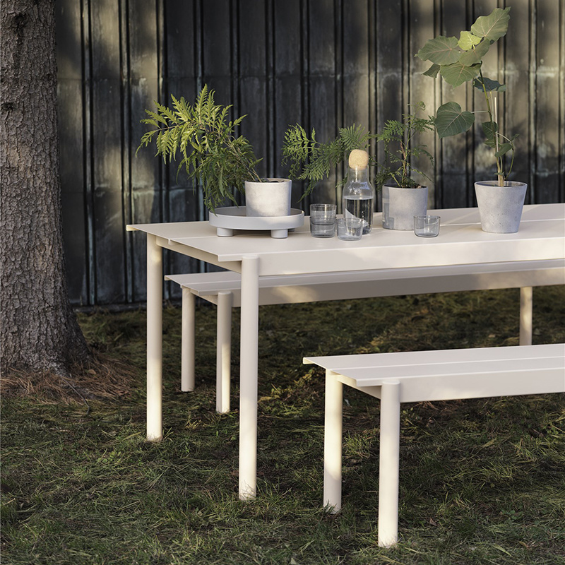 Muuto le set Linear avec table 200x80 + 2 banques 170x34