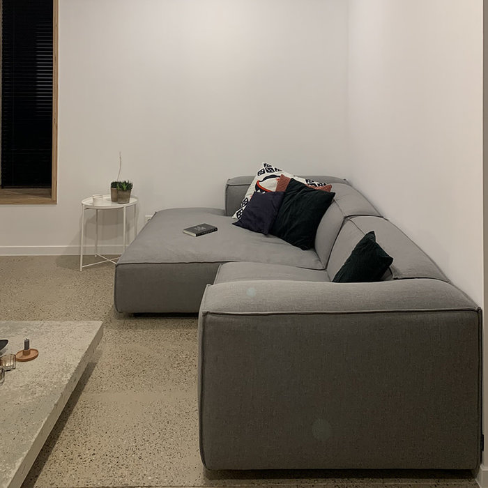 Fest Amsterdam Dunbar sofa 1.5 seat + divan- sydney 91 light grey