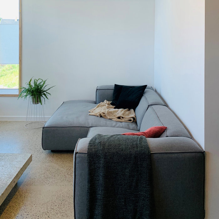 Fest Amsterdam Dunbar sofa 1.5 seat + divan- sydney 91 light grey