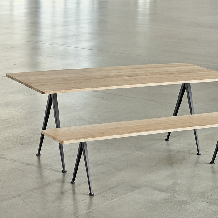 HAY Pyramid tafel 02 - zwart stalen frame