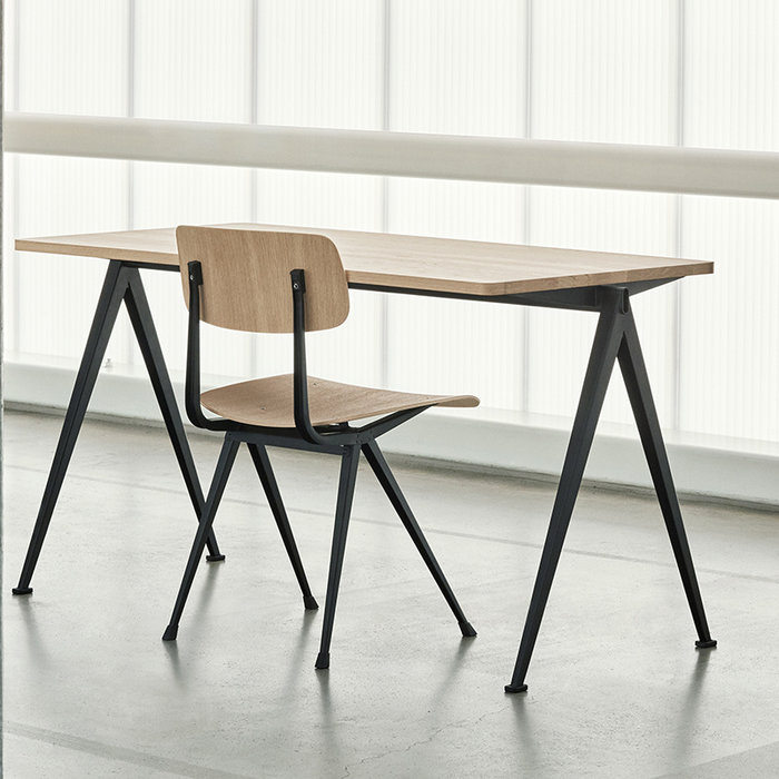 HAY Pyramid tafel 01 - zwart stalen frame