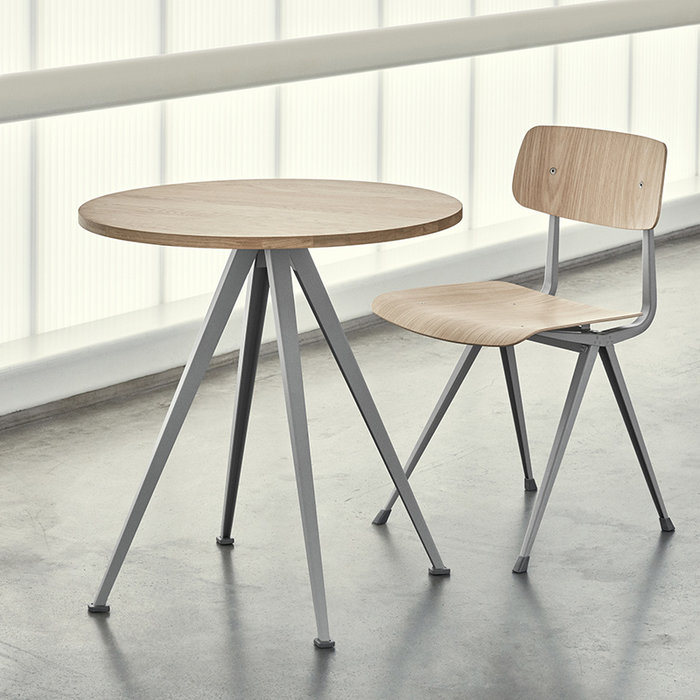 HAY Pyramid café table 21 - support en acier beige