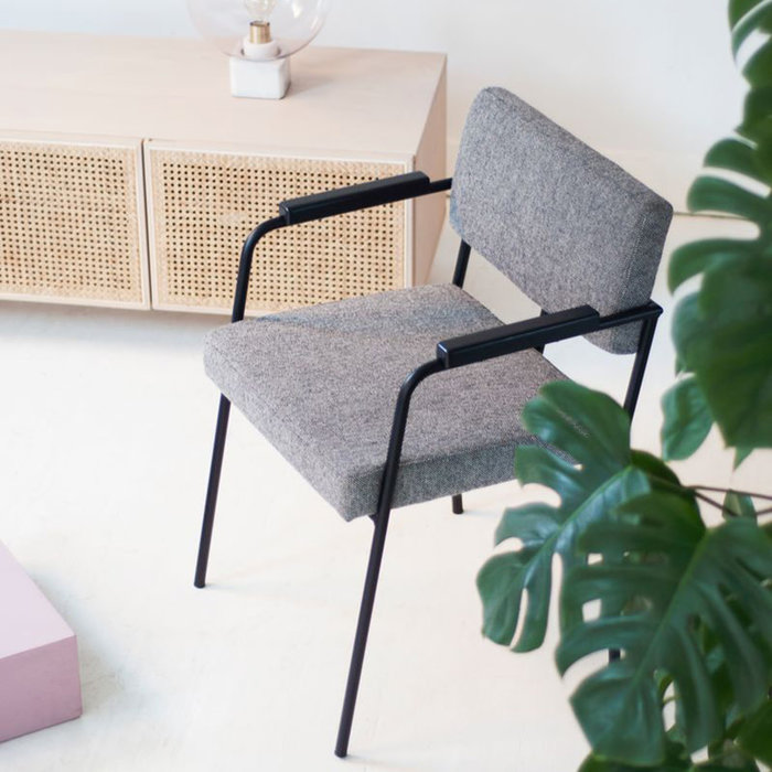 Fest Amsterdam Monday eetkamerstoel met armleuning zwart frame