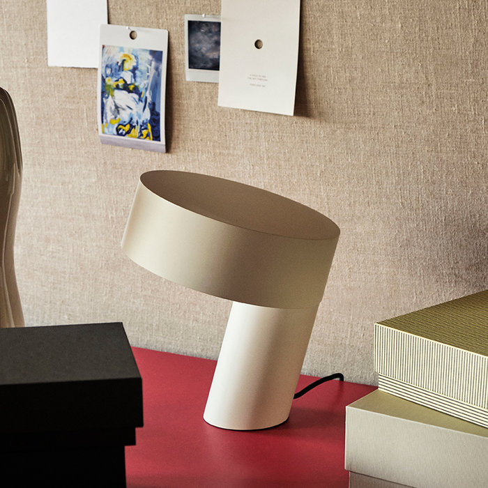 HAY Lampe de table inclinée