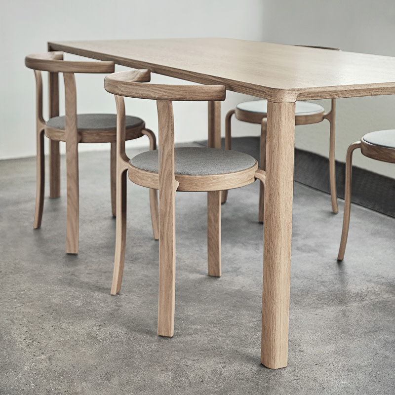 seksueel dempen Bekend Slender tafel eiken fineer tafelblad - Magnus Olesen / LIVINGDESIGN -  Livingdesign