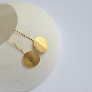 Fleur fatale Boucle d'oreille lune 1