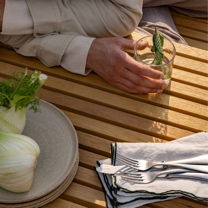 Studio Henk Table d'extérieur New Classic - Iroko cadre blanc - Studio Henk