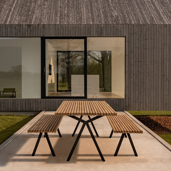 Studio Henk Slim X-type outdoor tafel - Iroko zwart frame - Studio Henk