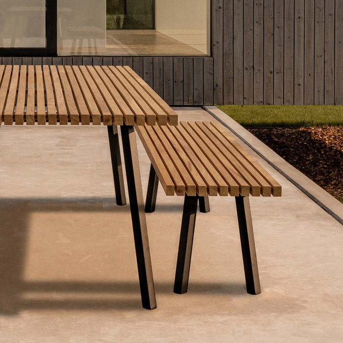 Studio Henk Table d'extérieur New Classic - Iroko cadre noir - Studio Henk