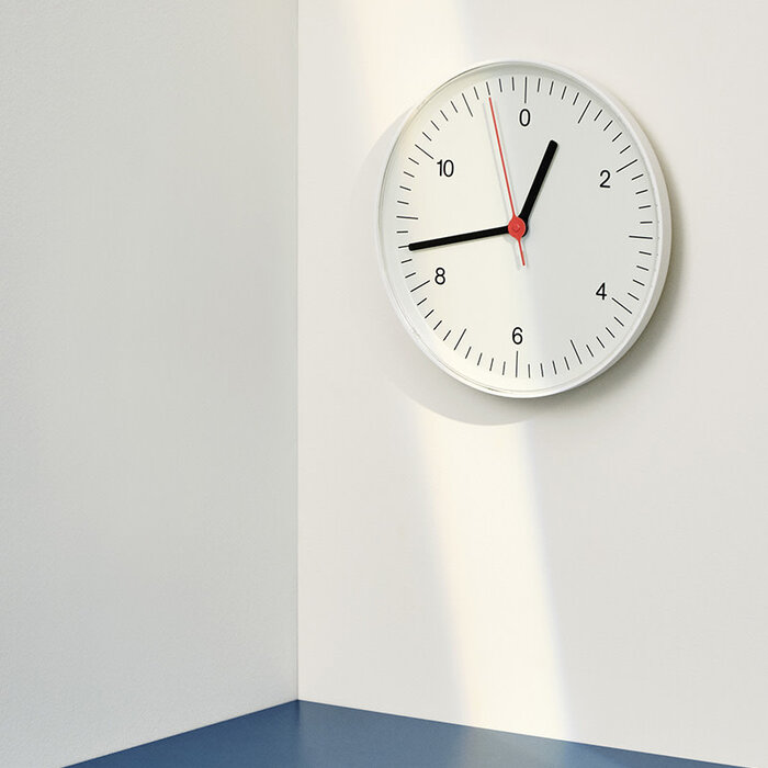 HAY Wandklok EOL