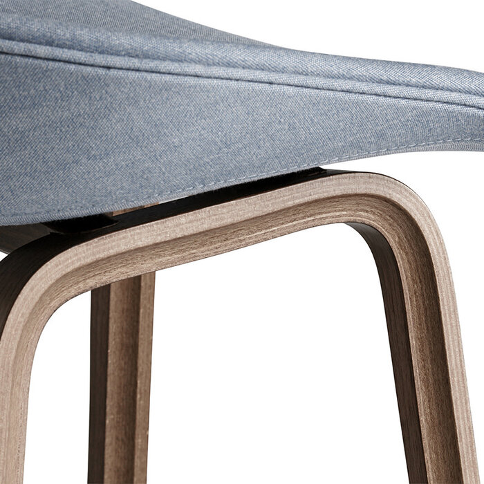 HAY Tabouret de bar 'About A Stool' AAS33 noyer rembourré