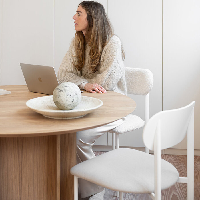 Studio Henk Column Quadpod Table - Chêne naturel laqué - Studio Henk