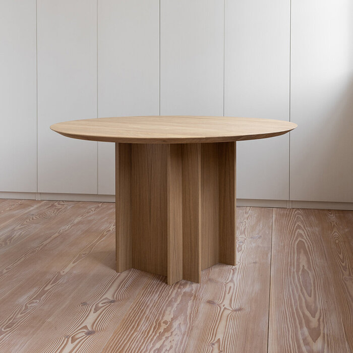 Studio Henk Column Quadpod Table - Chêne naturel laqué - Studio Henk
