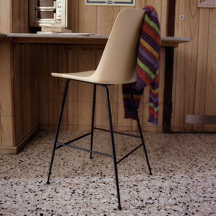 &Tradition Rely HW91 Tabouret de bar H65 à haut dossier - Base tube bronze - &Tradition