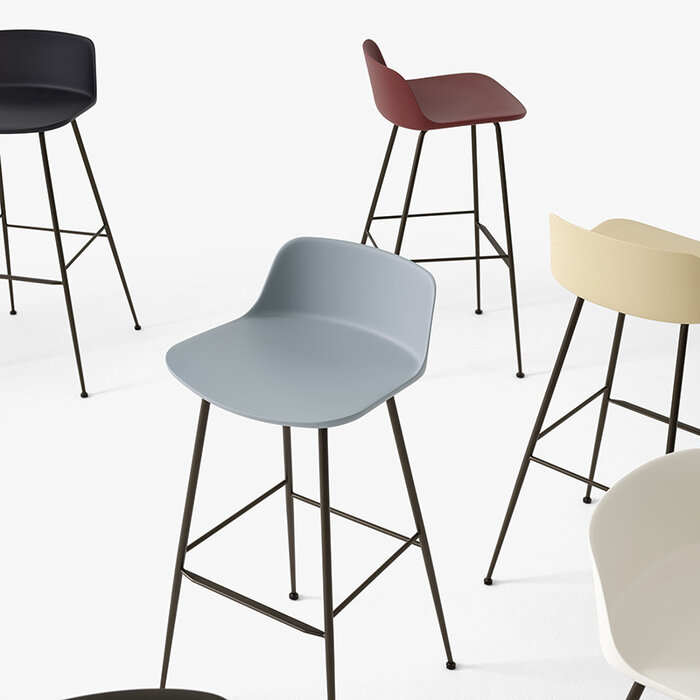 &Tradition Rely HW81 Tabouret de bar H65 à dossier bas - Base tube bronze - &Tradition