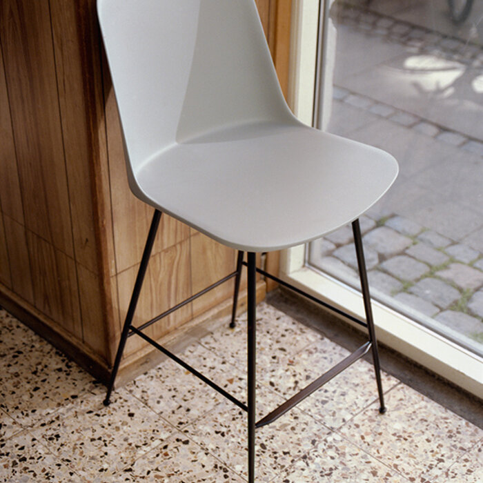 &Tradition Rely HW96 Tabouret de bar H75 dossier haut - Base tube bronze - &Tradition