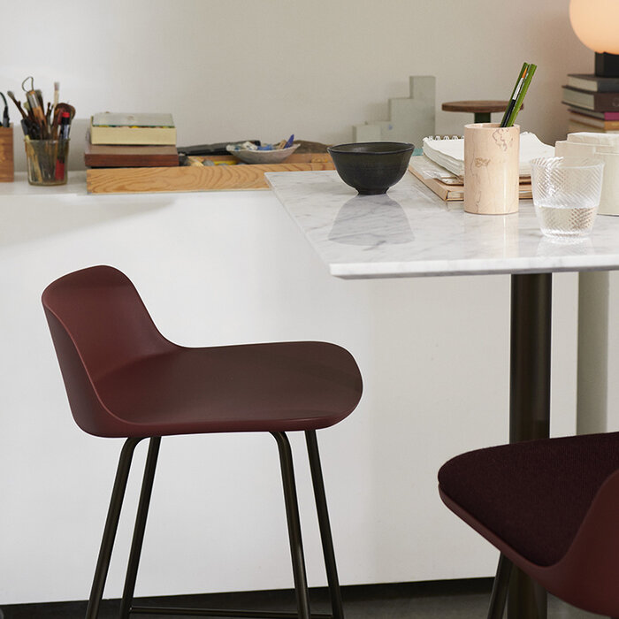 &Tradition Rely HW86 Tabouret de bar H75 dossier bas - Base tube noir - &Tradition